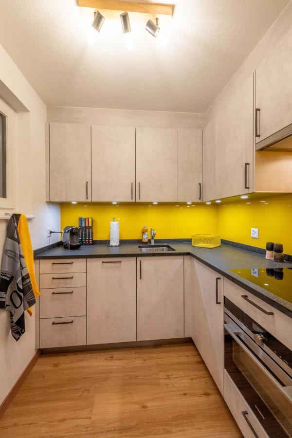 Ambassador Yellow Home เกรเชิน ภายนอก รูปภาพ