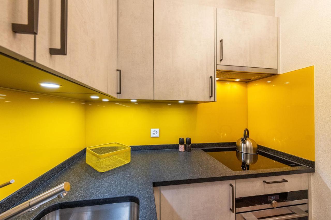 Ambassador Yellow Home เกรเชิน ภายนอก รูปภาพ