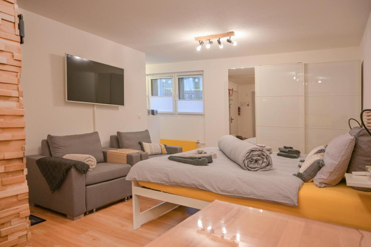 Ambassador Yellow Home เกรเชิน ภายนอก รูปภาพ